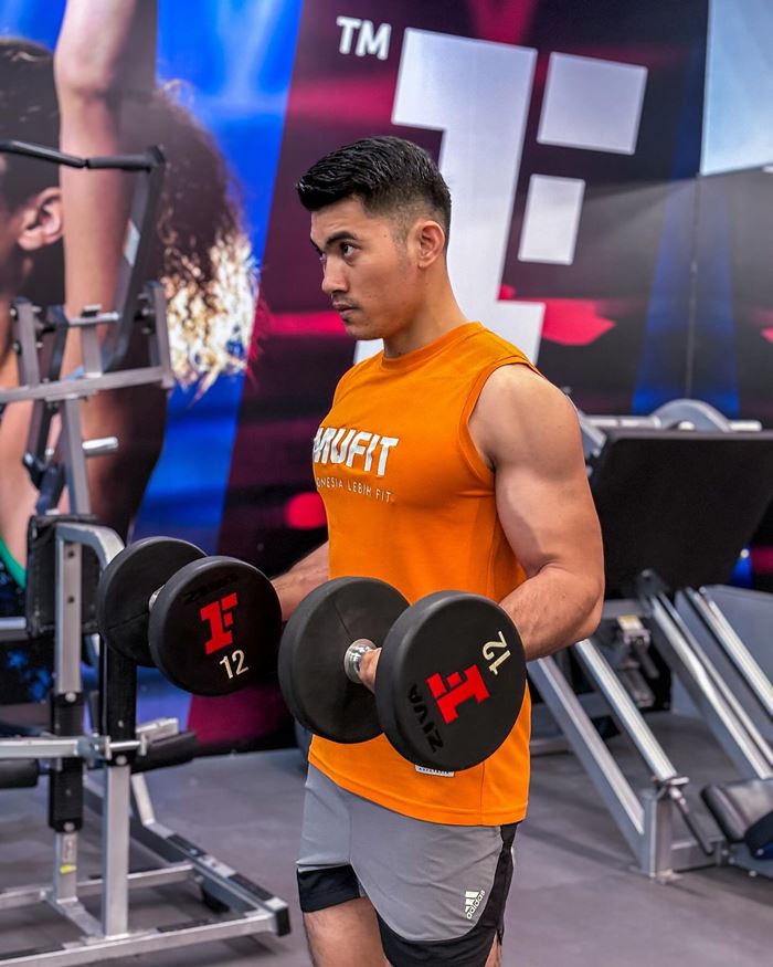 man-lift-weights