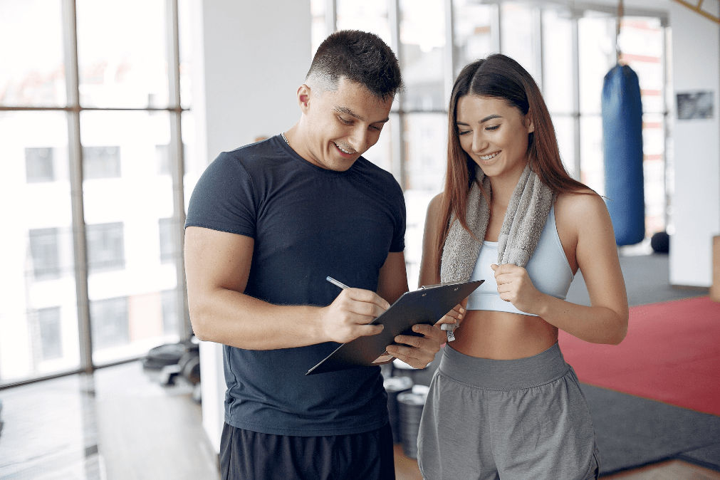 male-female-smiling-clipboard